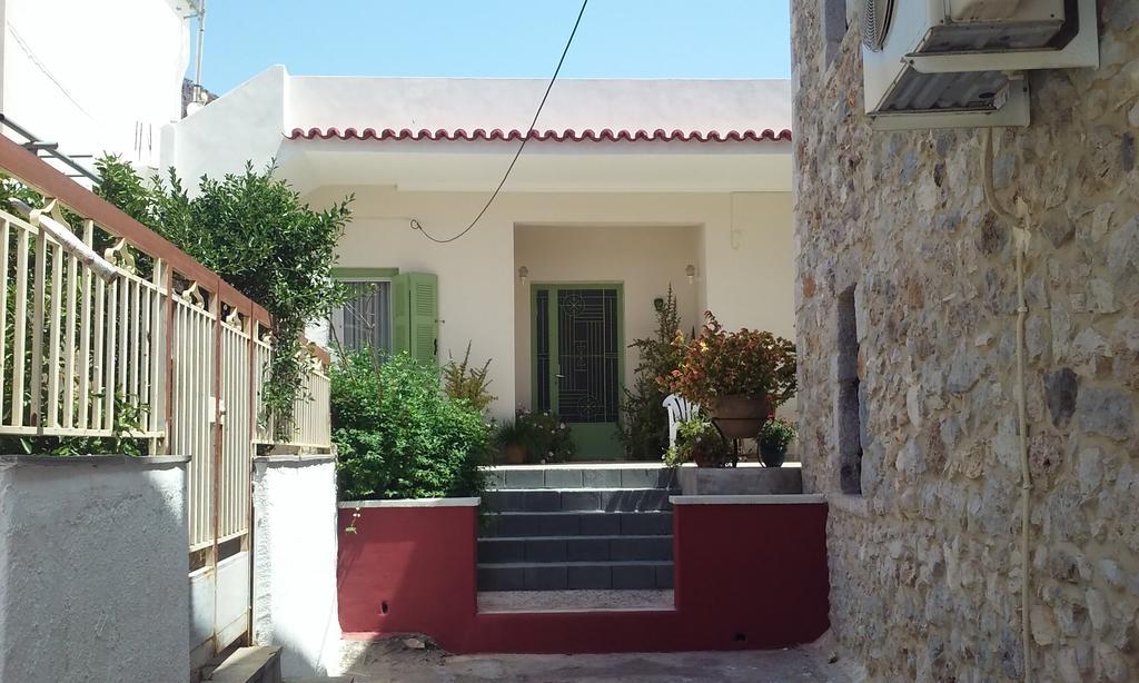 Danesi House Apartment Leonídion Екстериор снимка